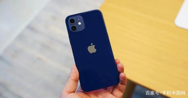蓝色iPhone 12到货后“翻车”！网友：这也太丑了……色差离谱