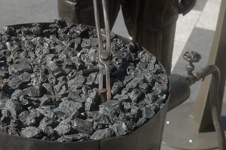 发改委连发15文稳煤价 动力煤自高位已跌超30%