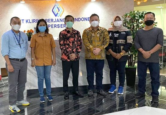 Rifan Financindo Berjangka Ajak 2 Pemenang Lomba Penulisan Jurnalistik untuk Kunjungi KBI dan BBJ