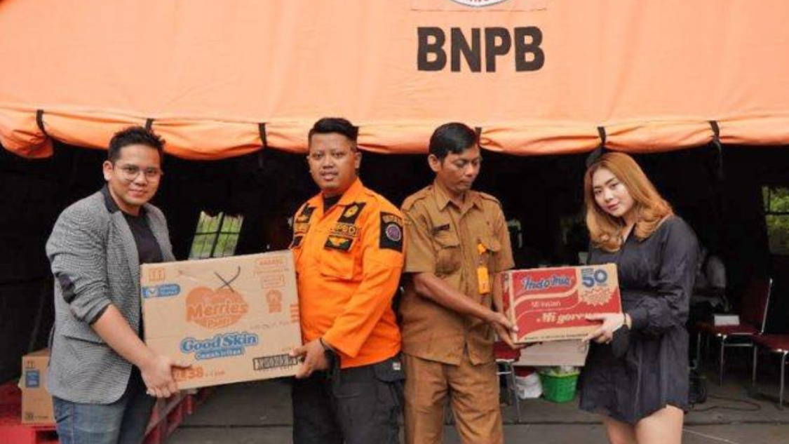 PT Kontak Perkasa Futures Surabaya Salurkan Donasi ke Pengungsian Korban Gempa Cianjur 