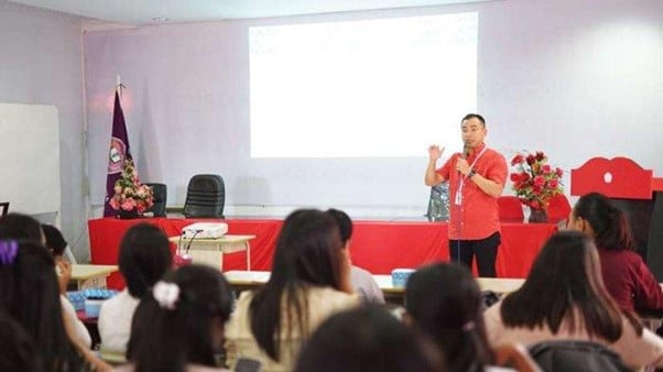 Mahasiswa Universitas Trinita Ikut Kuliah Umum Perdagangan Berjangka Komoditi dari VIF Manado