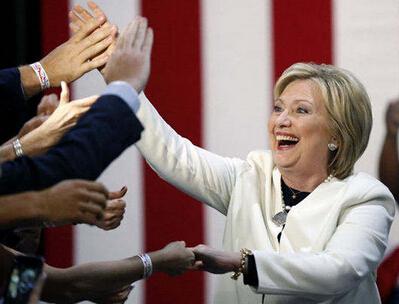 希拉里自称赢得民主党总统候选人提名，打破“最高最硬天花板”