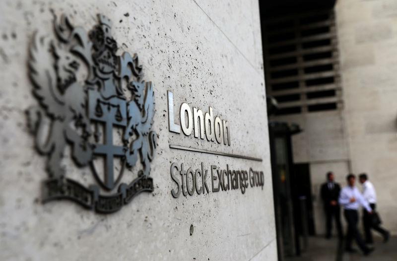 英国股市收低；截至收盘Investing.com 英国 100下跌1.76%