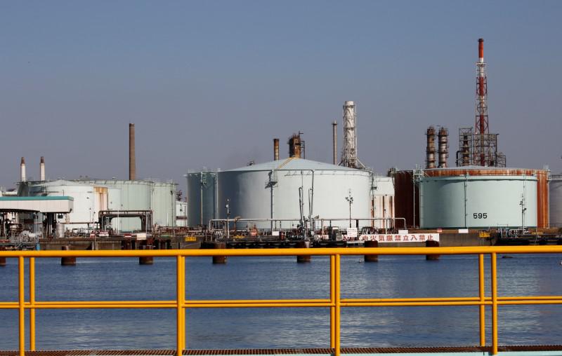 原油亚盘：美国WTI原油跌超2% 美国汽油库存意外增加超200万桶