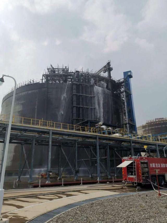 国家管网回应广西LNG罐前平台失火：全力搜救1名失联人员