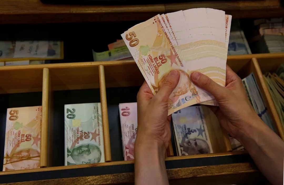 突发！土耳其货币贬值近30%！央行行长被撤换…