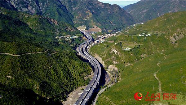 中国建筑承建的阿尔及利亚南北高速公路最难项目通车