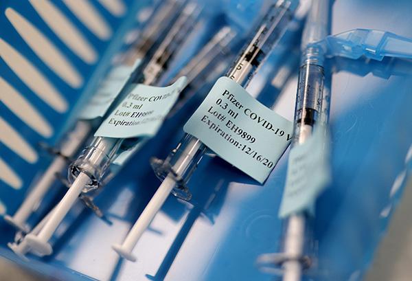 斯坦福用算法分发新冠疫苗遭炮轰：医护人员只分到0.14%