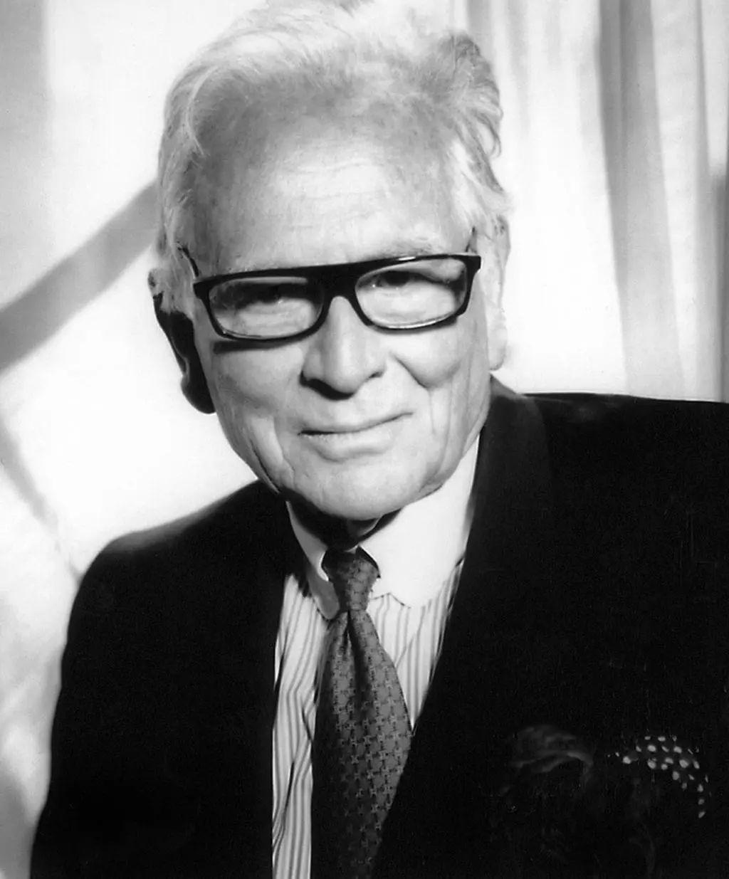 著名服装设计师皮尔·卡丹逝世，享年98岁