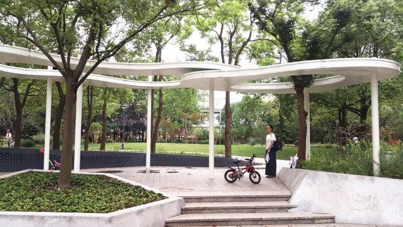 今年底上海公园总数将超过400座，比五年前增加一倍多