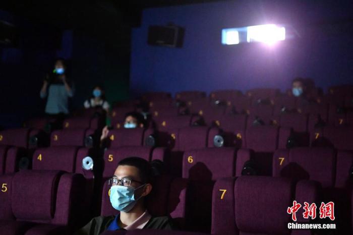 票房200亿+！6个关键词回看中国电影2020的“不易”