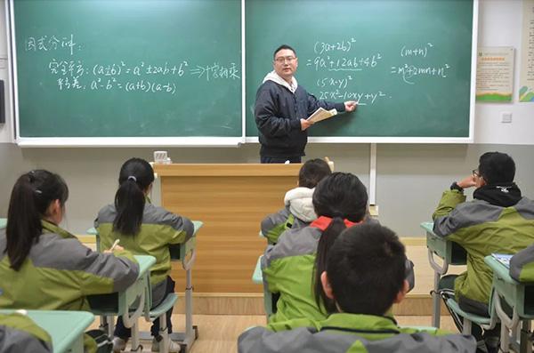 沪90后班主任实力诠释“体育老师教数学”，有人提高30分