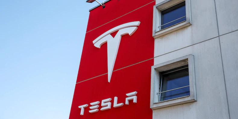 Tesla's stock price surged 740% in 2020. Here's where 5 analysts say the shares are headed next.