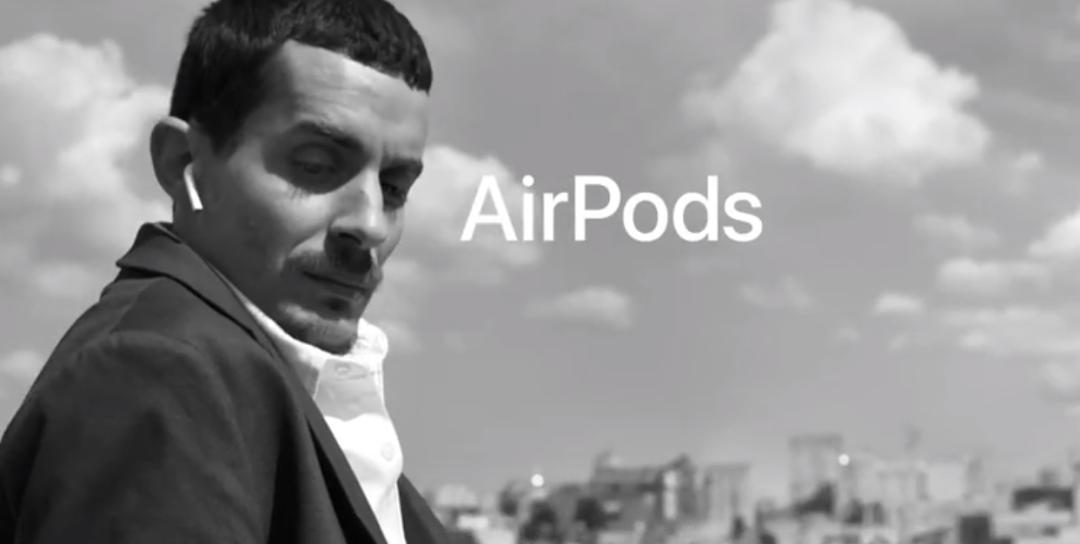 从笑话到流行，Airpods是如何占据年轻人耳朵的？