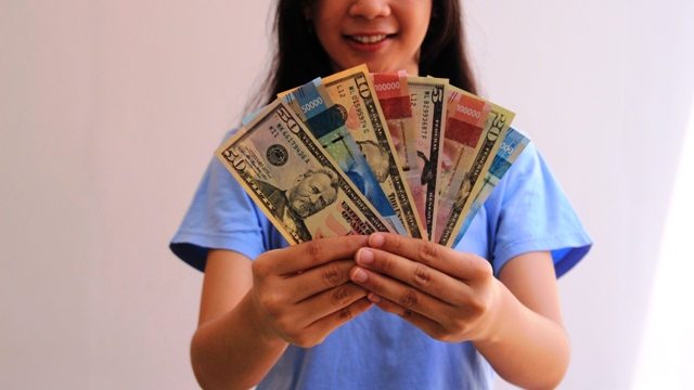 Rupiah Senin Pagi Menguat ke Rp14.530/USD, Dollar di Asia Merangkak Naik dari 1 Bulan Terendah