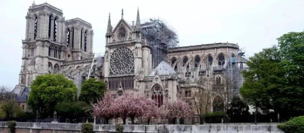 巴黎圣母院浴火两周年