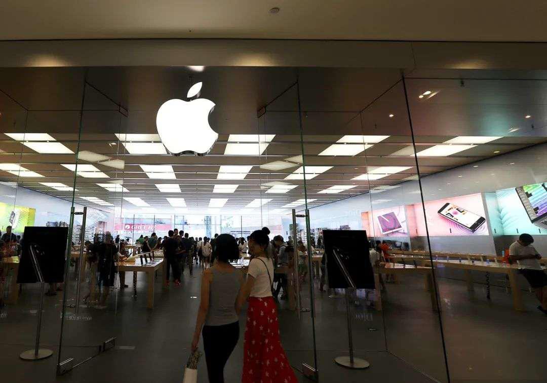 iPhone真香：苹果公布业绩，中国市场增速惊人，3个月创收1100亿，但大麻烦也来了…