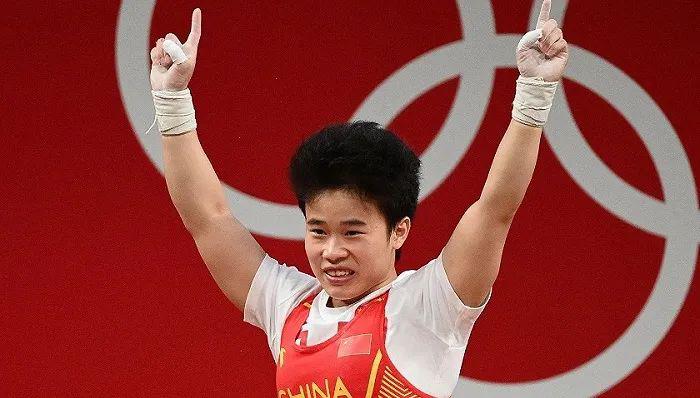 侯志慧强势夺冠，中国举重迎奥运首金