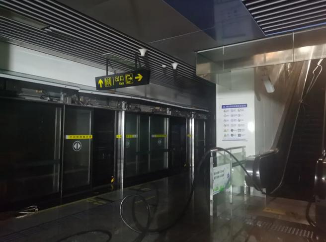 山西消防披露郑州地铁5号线儿童医院站积水情况：最深处6米