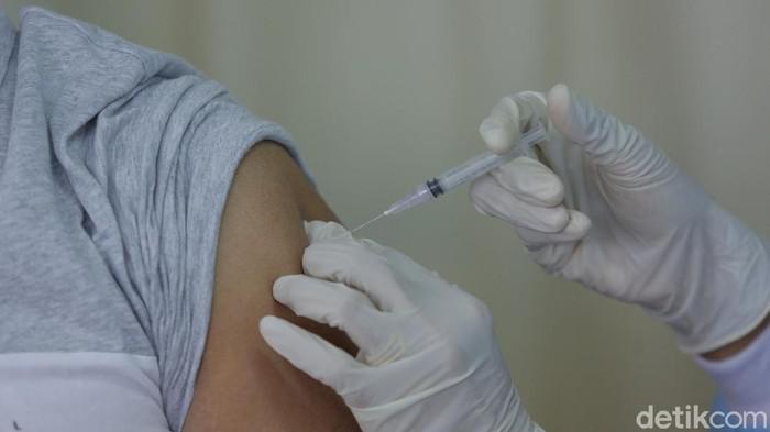 Ada Vaksinasi Gratis di Pelabuhan Gresik, 10.000 Dosis Siap Disuntik