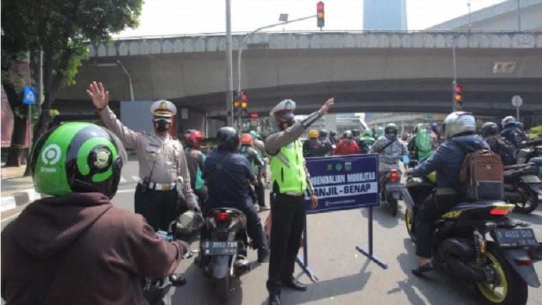 Puluhan Kendaraan Ditilang Langgar Ganjil Genap, Terbanyak di Jalan Sudirman-Thamrin