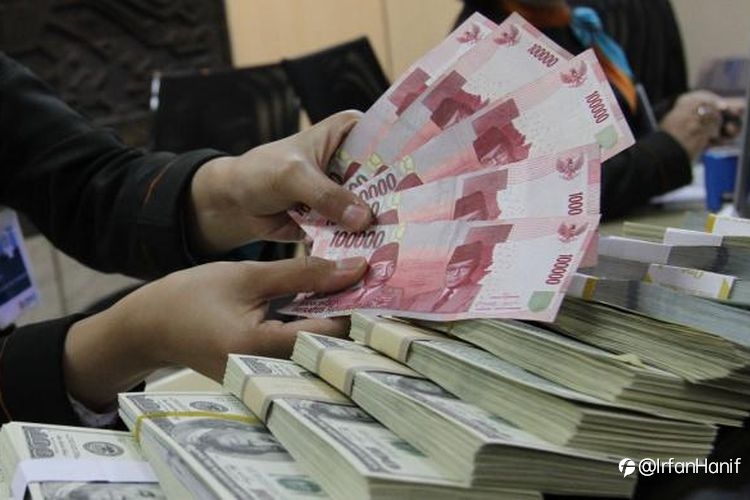Kurs Rupiah Terhadap Dollar AS Di Bank Besar Indonesia