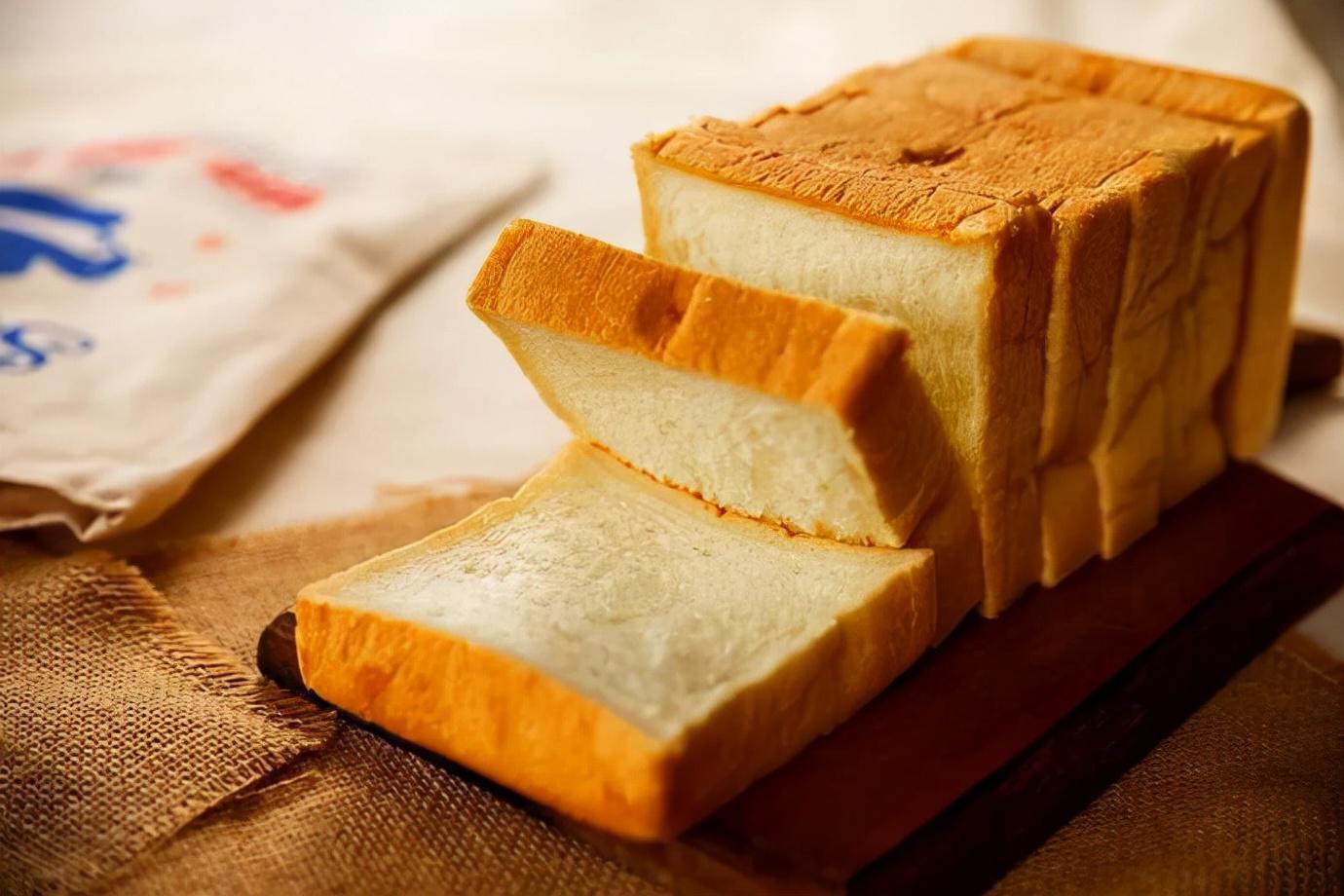 市值蒸发超130亿，还受限电影响，桃李面包要减产了？