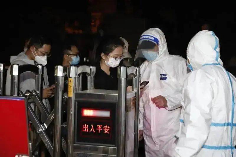 上海疫情最新消息！迪士尼乐园和迪士尼小镇33863名相关人员核酸检测结果均为阴性