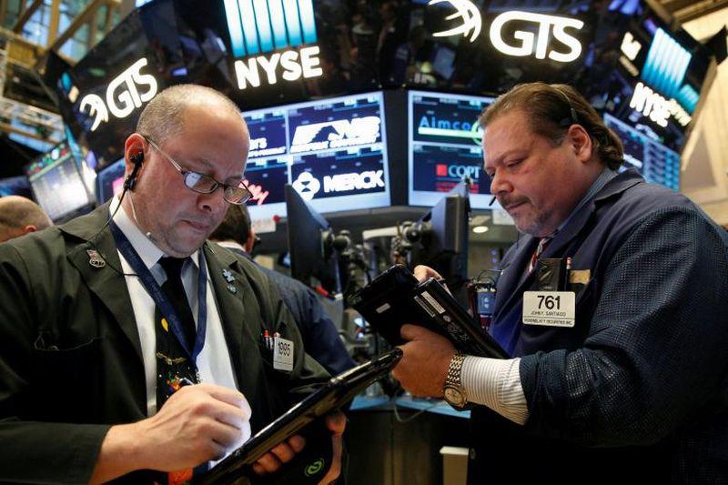 Wall Street Lesu, Investor Khawatir Varian Omicron Jelang Pertemuan The Fed