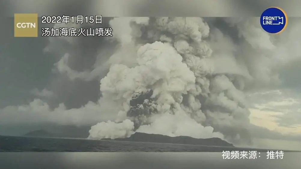 宛如末日，超级蘑菇云！海底火山大喷发引发海啸，现场似核爆！这个岛国已失联，日本约23万人疏散，全球气候有何影响？