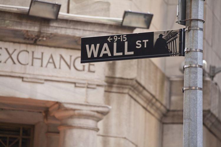 Dibayangi Resesi, Wall Street Ditutup Melemah