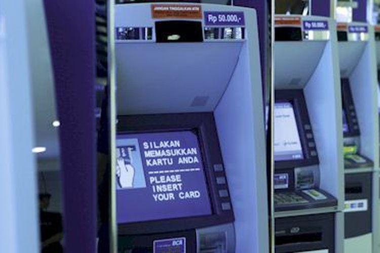 Lebih Aman Mana, Tarik Tunai di ATM Pakai Kartu atau Tanpa Kartu?