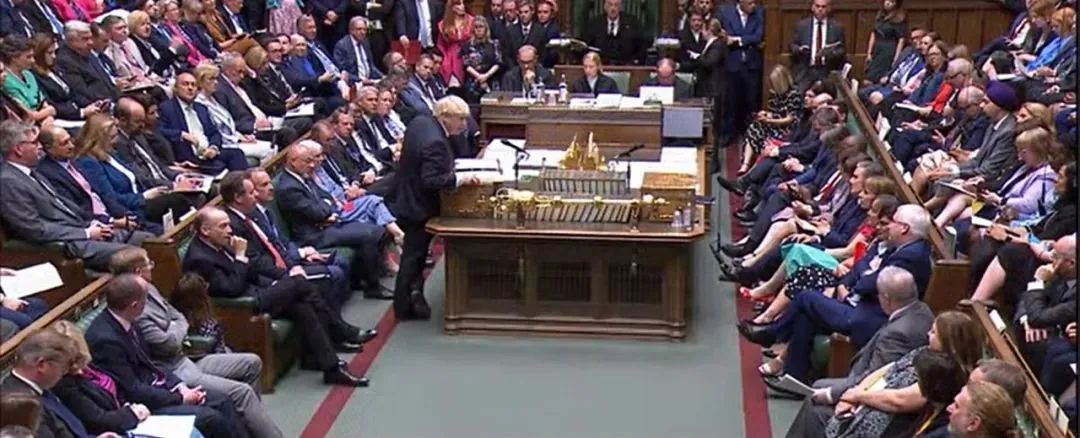 突发！英国首相约翰逊同意辞职，英镑急升！J·K·罗琳：“必须下台”！他究竟做错了什么？