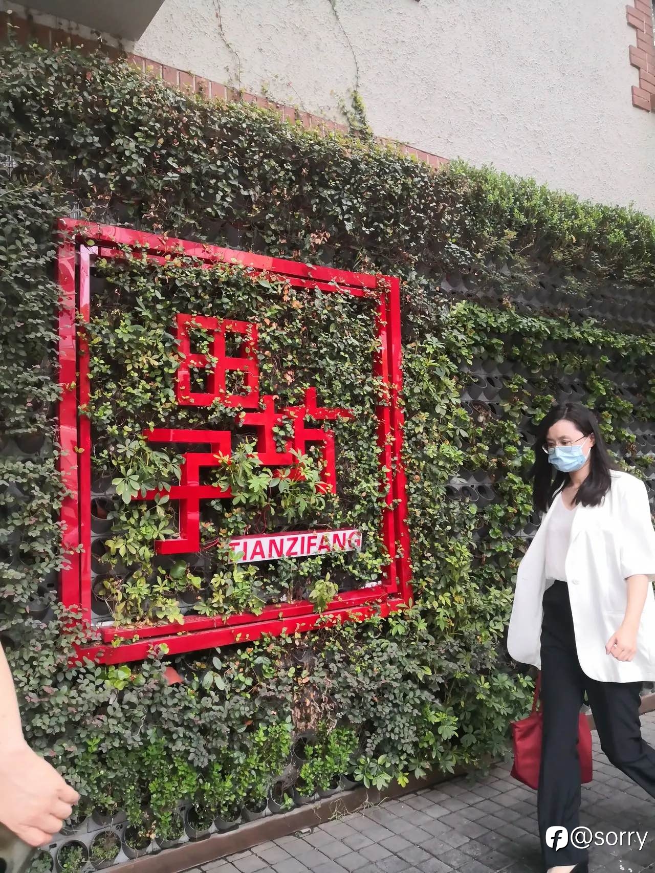 上海商家纷纷关门，但却统一挂出旺铺出租的牌子......手机摄于田子坊
