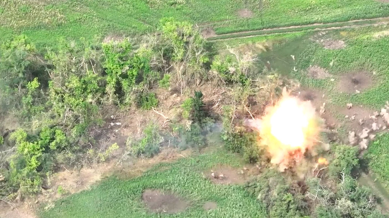 Nga tung video nã hỏa lực vị trí quân đội Ukraine trong rừng, phá hủy pháo phản lực Grad