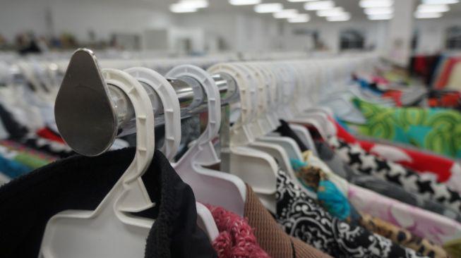 Impor Baju Bekas untuk Thrifting Dituding Sebagai Biang Kerok PHK Massal Industri Tekstil