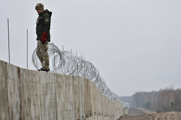 Ukraine xây tường biên giới với Belarus