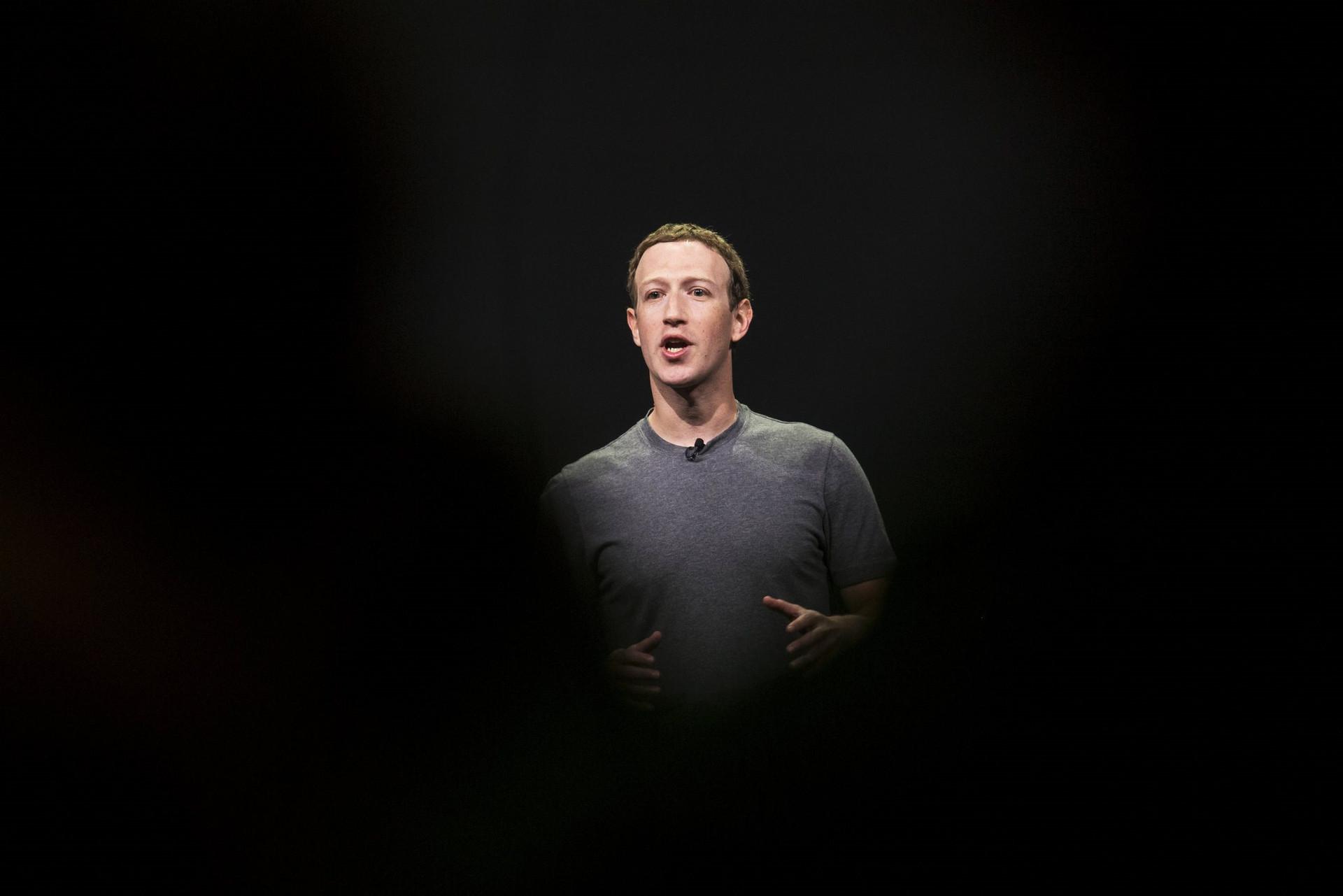 Mark Zuckerberg vừa cho mình lý do để bị ‘sờ gáy’