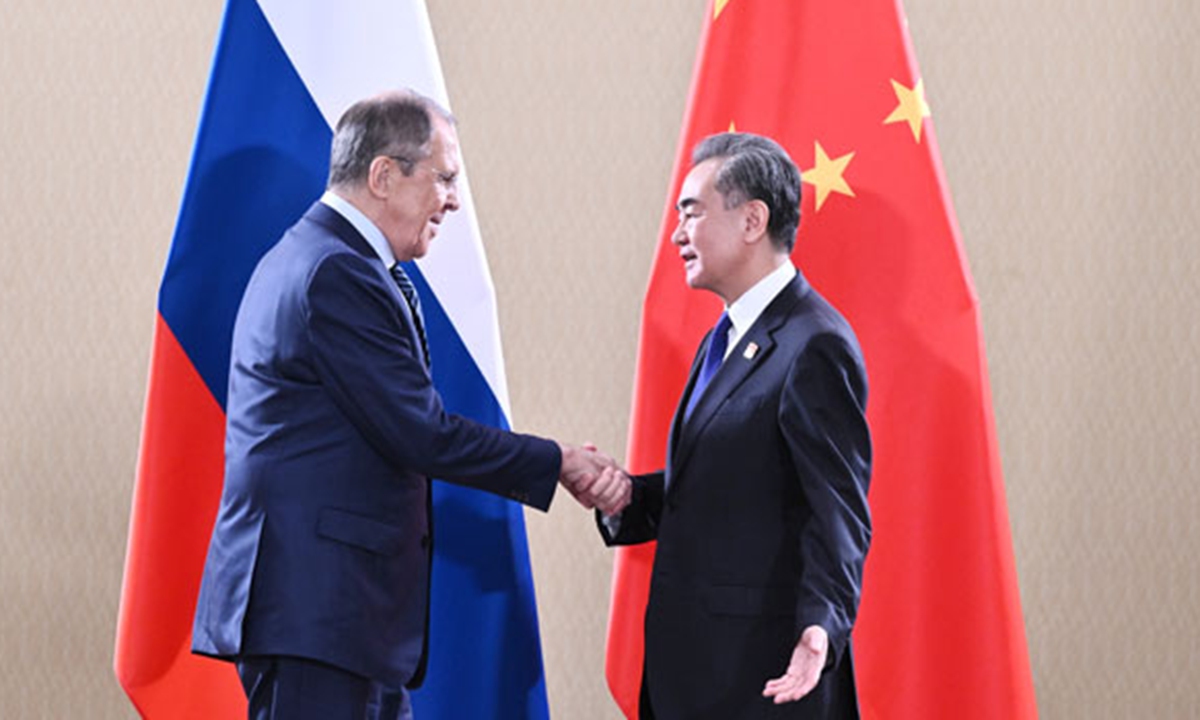 Cuộc gặp Ngoại trưởng Nga - Trung: Bắc Kinh nói gì về khủng hoảng Ukraine?