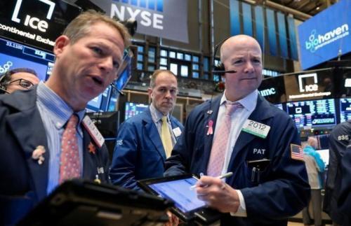 Wall Street Ditutup Meringis, S&P 500 dan Nasdaq Anjlok