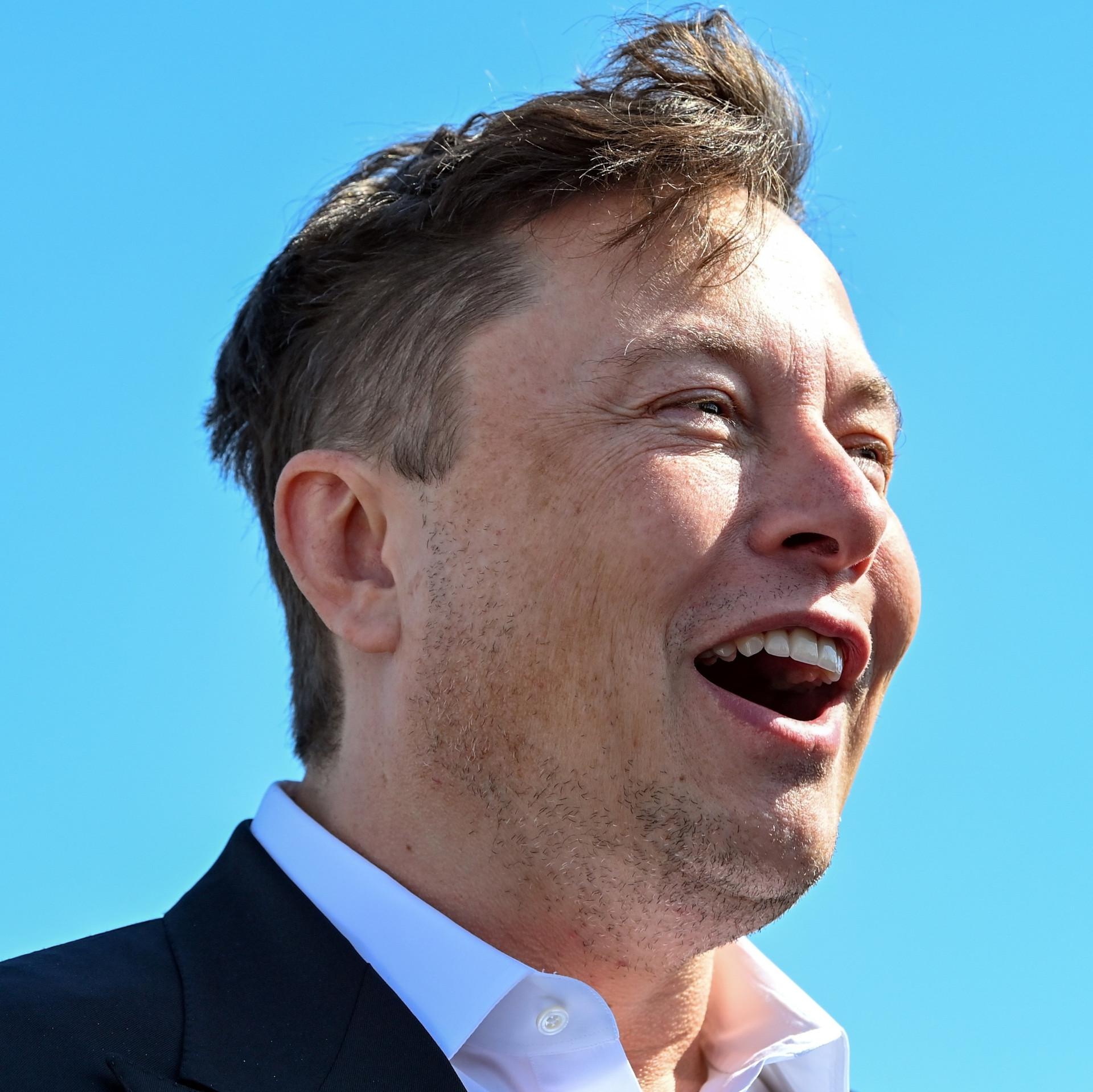 Elon Musk đưa Tesla lên trời rồi tự tay khiến hãng xe điện xuống vực thẳm: Vốn hóa giảm 900 tỷ USD, sắp bị xếp ngang hàng các thương hiệu bình dân