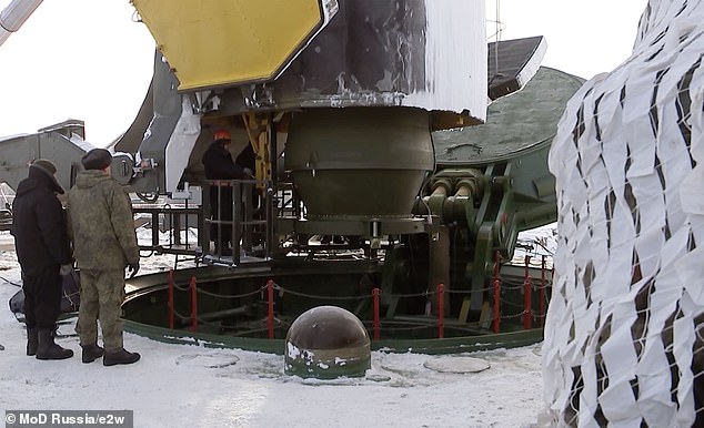 Nga công bố video nạp tên lửa hạt nhân Yars vào bệ phóng ngầm dưới lòng đất