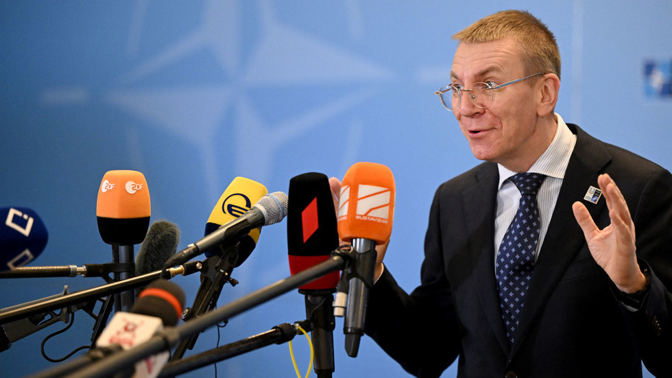 Ngoại trưởng Latvia kêu gọi NATO cho phép Ukraine tấn công lãnh thổ Nga: Moscow đáp trả
