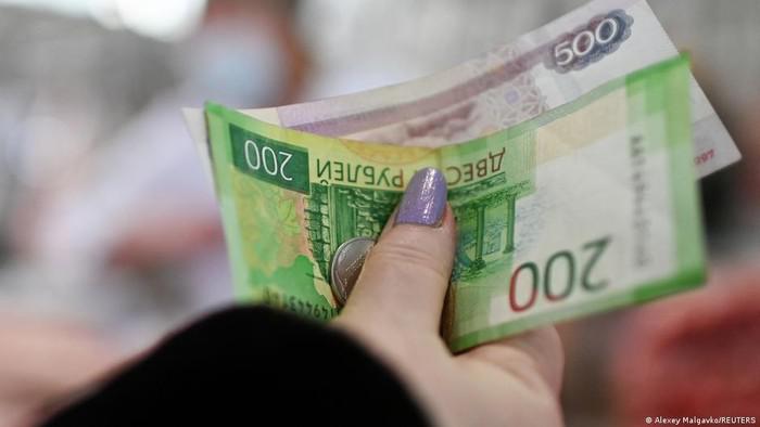 Mata Uang Rubel Rusia 'Kehabisan Napas', Keok Dihajar Dolar AS