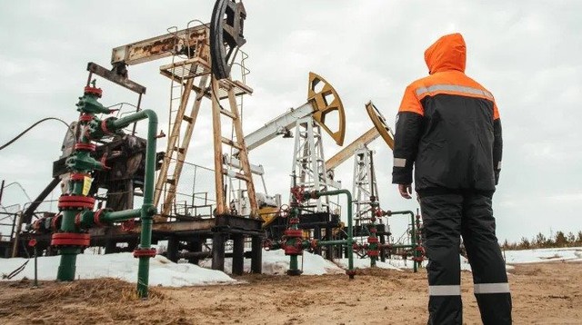 Một tháng sau khi bị áp trần, giá dầu thô chủ lực của Nga chưa bằng 1/2 giá dầu quốc tế