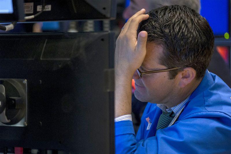 Dow mất đà vào cuối phiên khi cổ phiếu ngành chăm sóc sức khỏe giảm mạnh