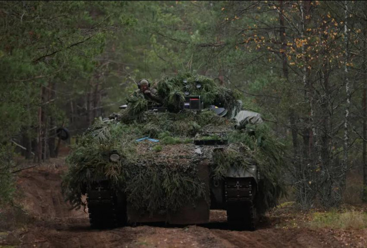 Đằng sau việc phương Tây gửi Ukraine hàng loạt xe chiến đấu bọc thép