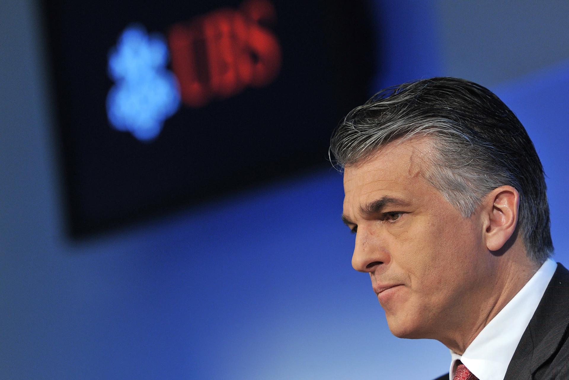 Nóng: CEO UBS từ chức, người kế nhiệm lộ diện