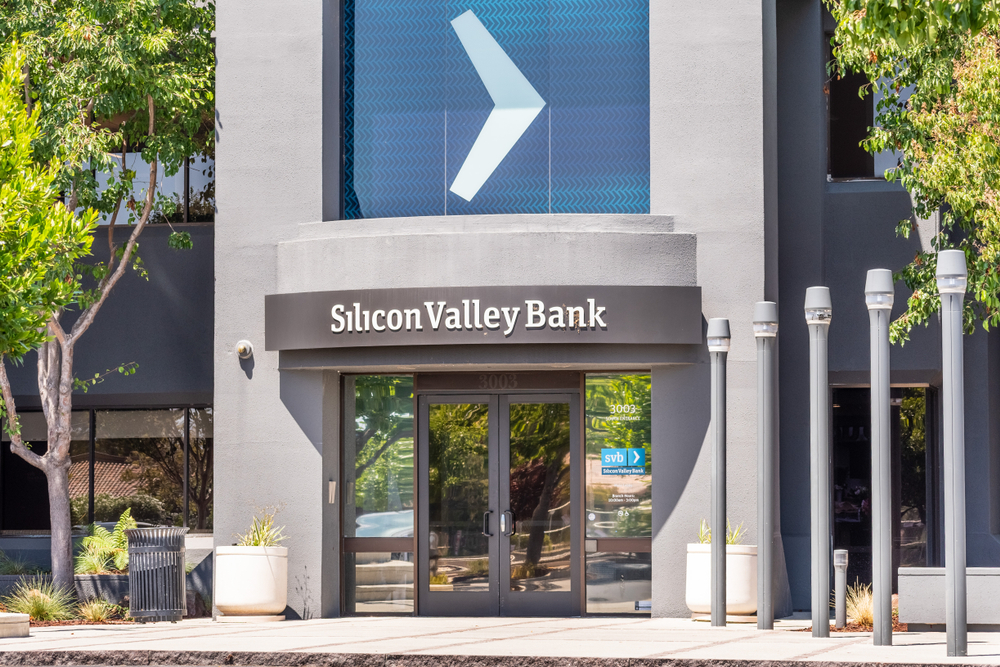 Berita Hari Ini : Silicon Valley Bank Runtuh Buat Emas Kinclong