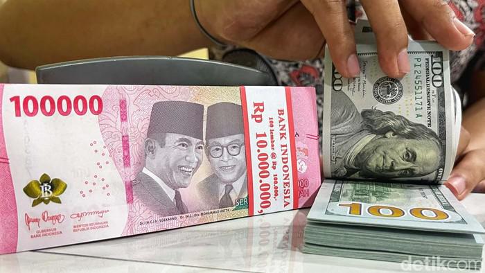 Rupiah Berotot, Dolar AS Nyaris Turun di Bawah Rp 15.000